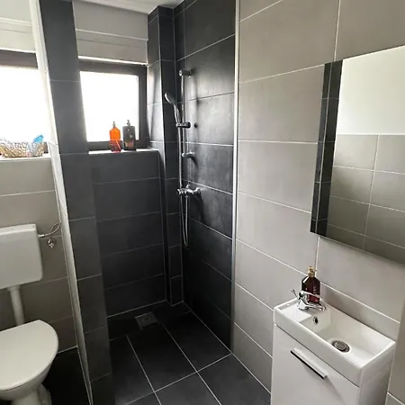 - Monteurzimmer Am Aartalssee Apartment